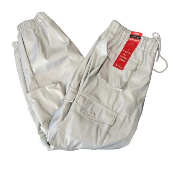BUTTER SOFT ☆ SILVERì METALLIC ☆ FAUX LEATHER CARGO PANTS ☆ 2x ☆ NWT - Picture 2 of 11